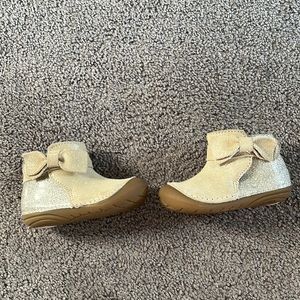 Stride rite gold sparkle boots